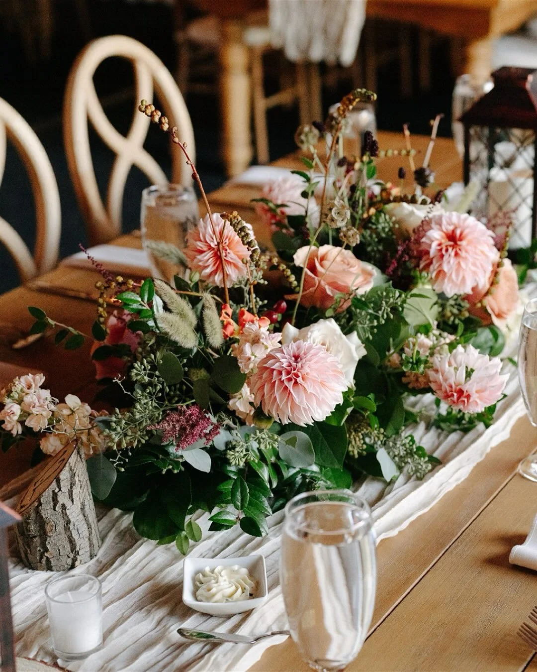 A few subtly fall details from this beautiful October wedding last year. I can&rsquo;t wait for the leaves to start changing! My favorite time of the year 🧡 🍂🍁