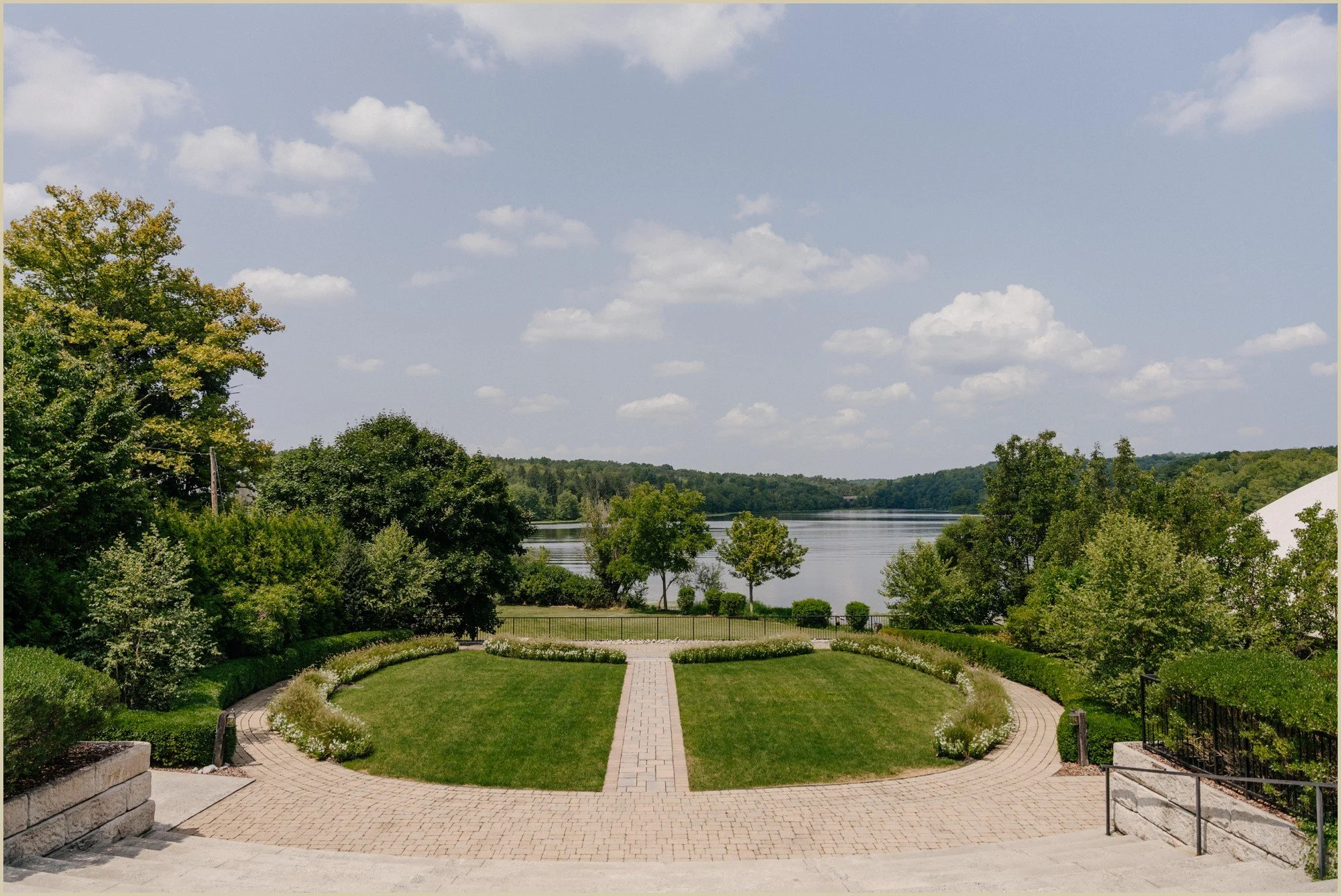 the back property of the lake house inn