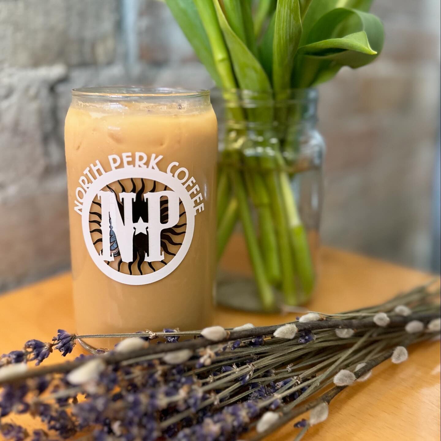 💐Happy Spring💐 Mother Nature didn&rsquo;t get the memo, but we did! We are excited about our new specials &hellip; crew crafted and created with all your favorite flavors of Spring.

🌶️Cold Brew with cayenne pepper, oat milk and topped off with ci