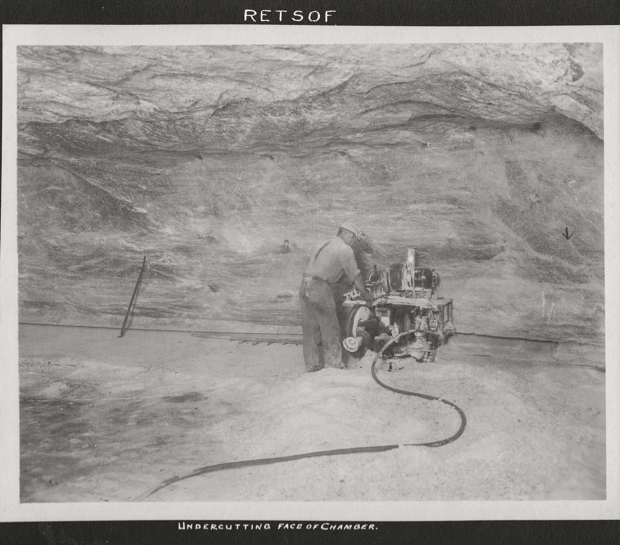  Undercutting face of chamber in the Retsof Salt Mine. 