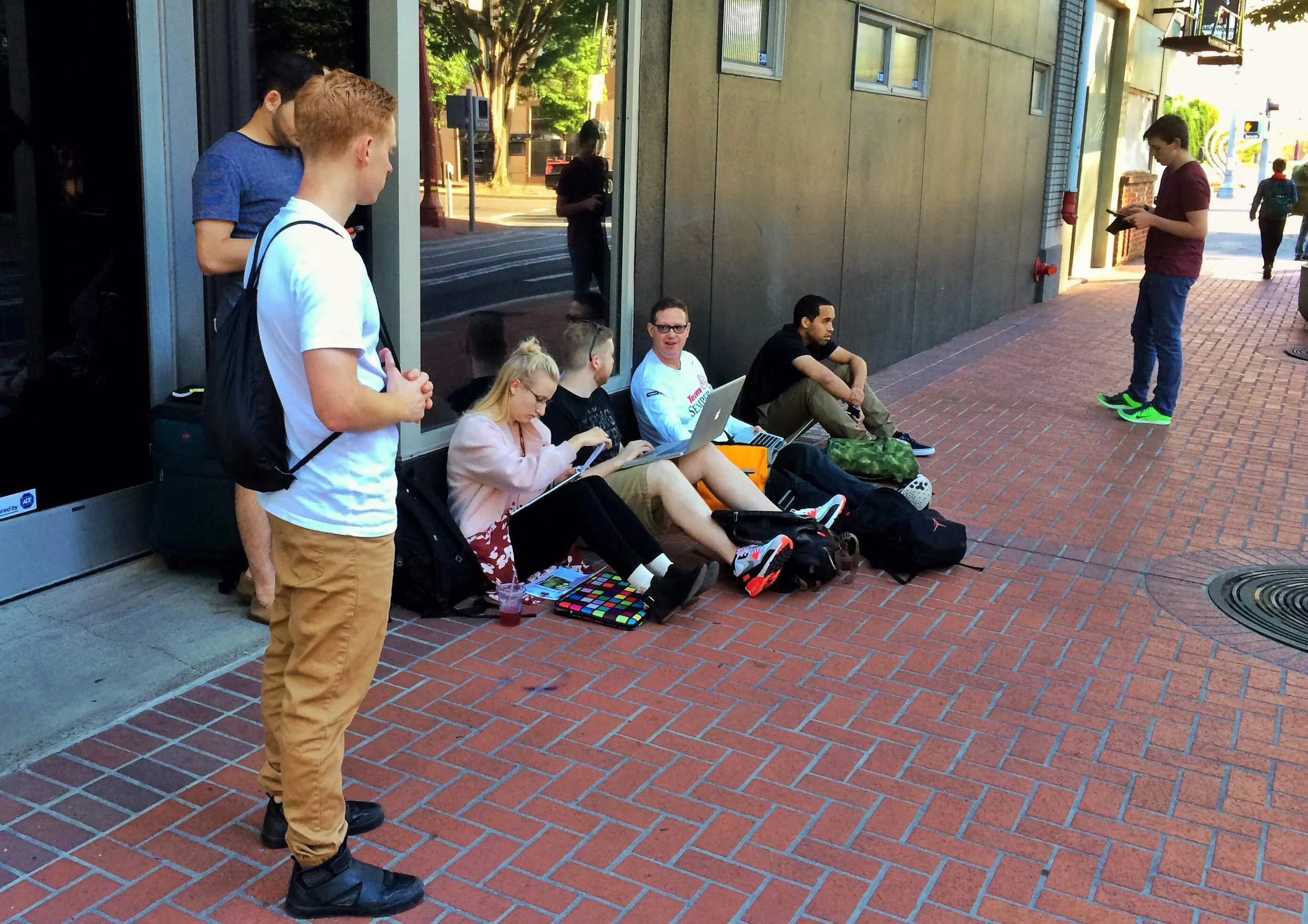Waiting to get into Pensole on the last day of class.