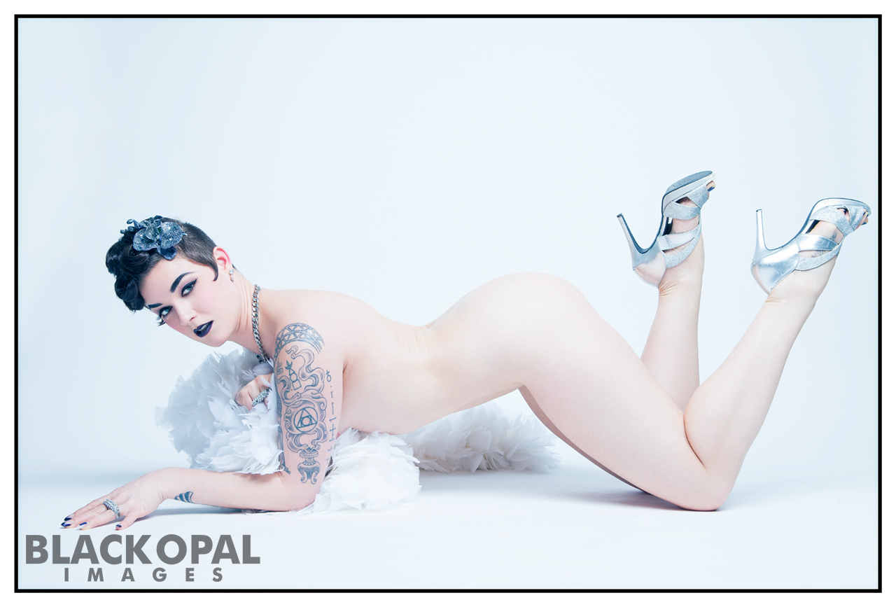 LOLA FROST (VANCOUVER, CANADA)