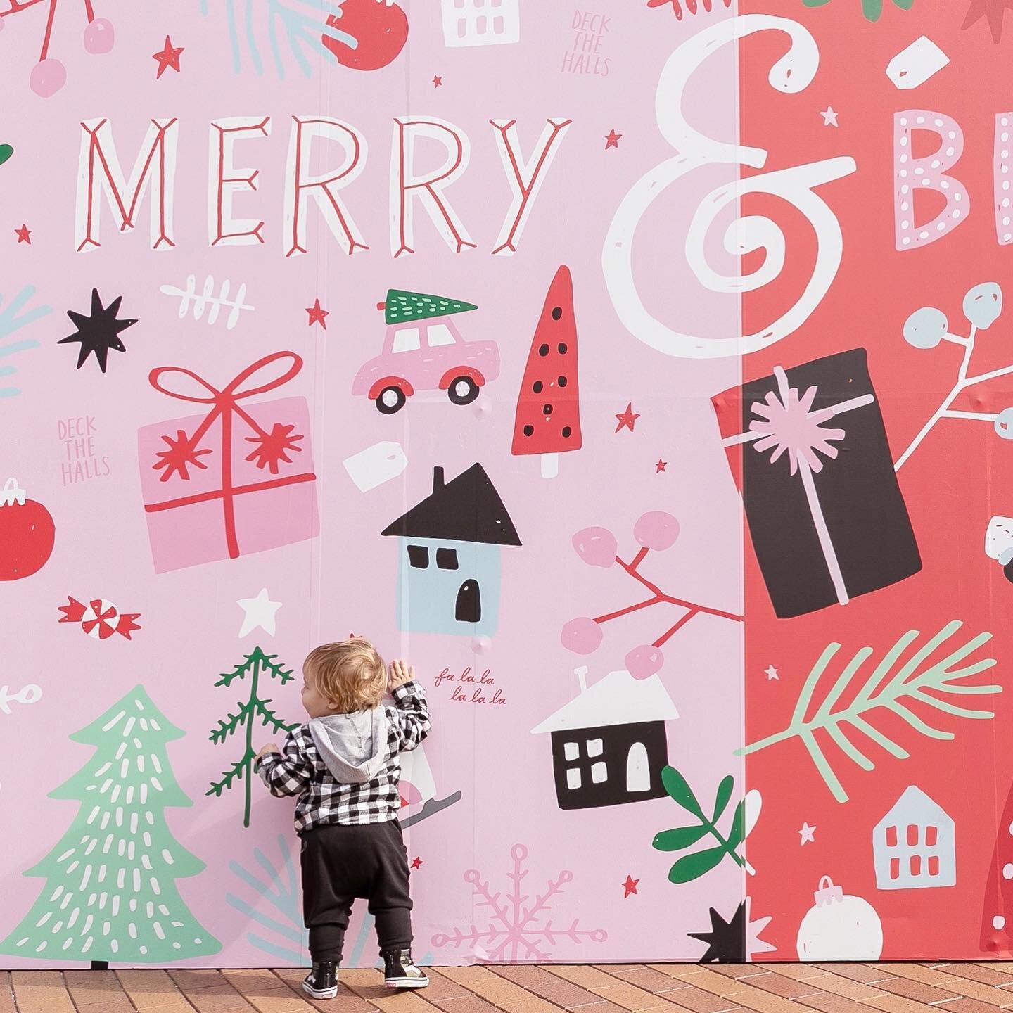 MERRY &amp; BRIGHT! Look at that tiny Brady 🤗 Always will love these holiday walls for @outletssc (art direction: @thehappyhouragency)