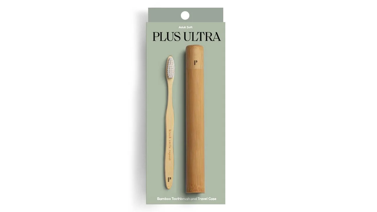 PLUS_ULTRA_MOCKUP_TOOTHBRUSH_CASE.jpg