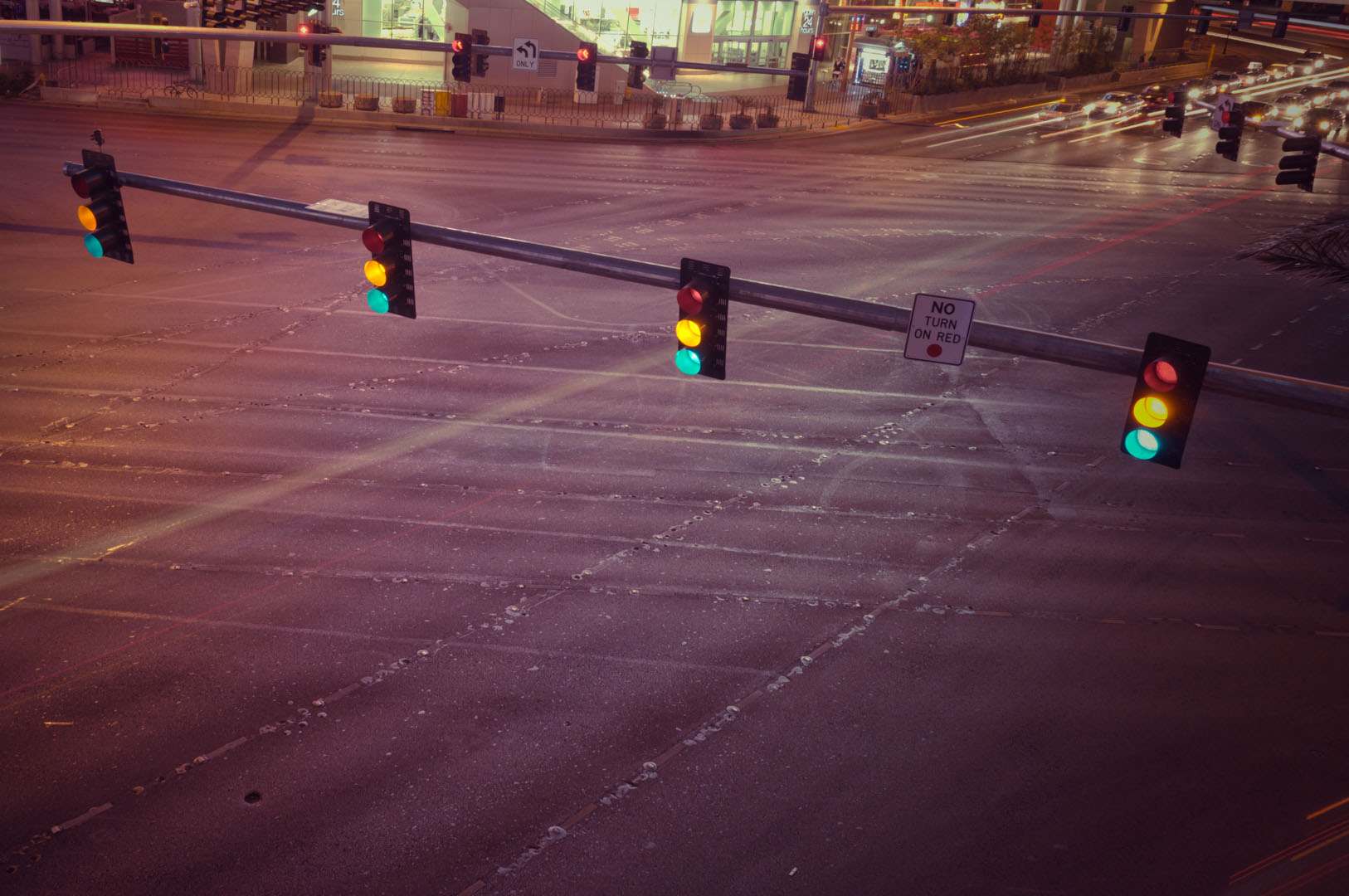 no turn on red green yellow orange light strip las vegas nevada lv nv croos road cars night life ligth painting casino boulevard.jpg