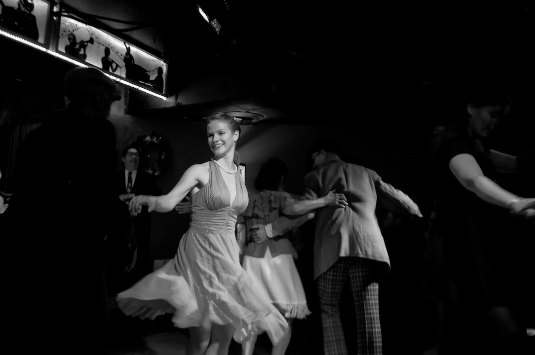 swing jazz nyc new york bar dancing people old vintage woman man 3.jpg