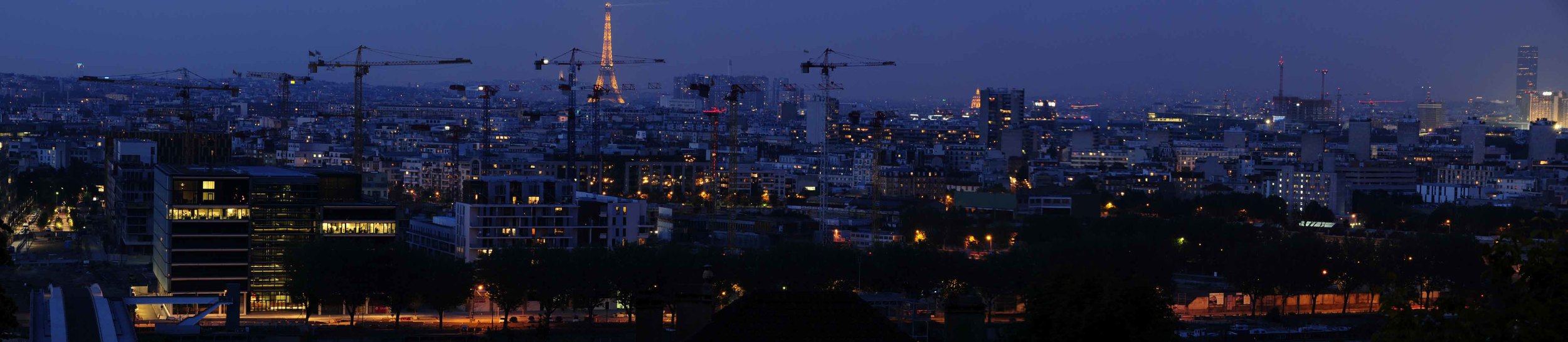 Panorama paris france grue crane skyline night sunset light dark building city life.jpg