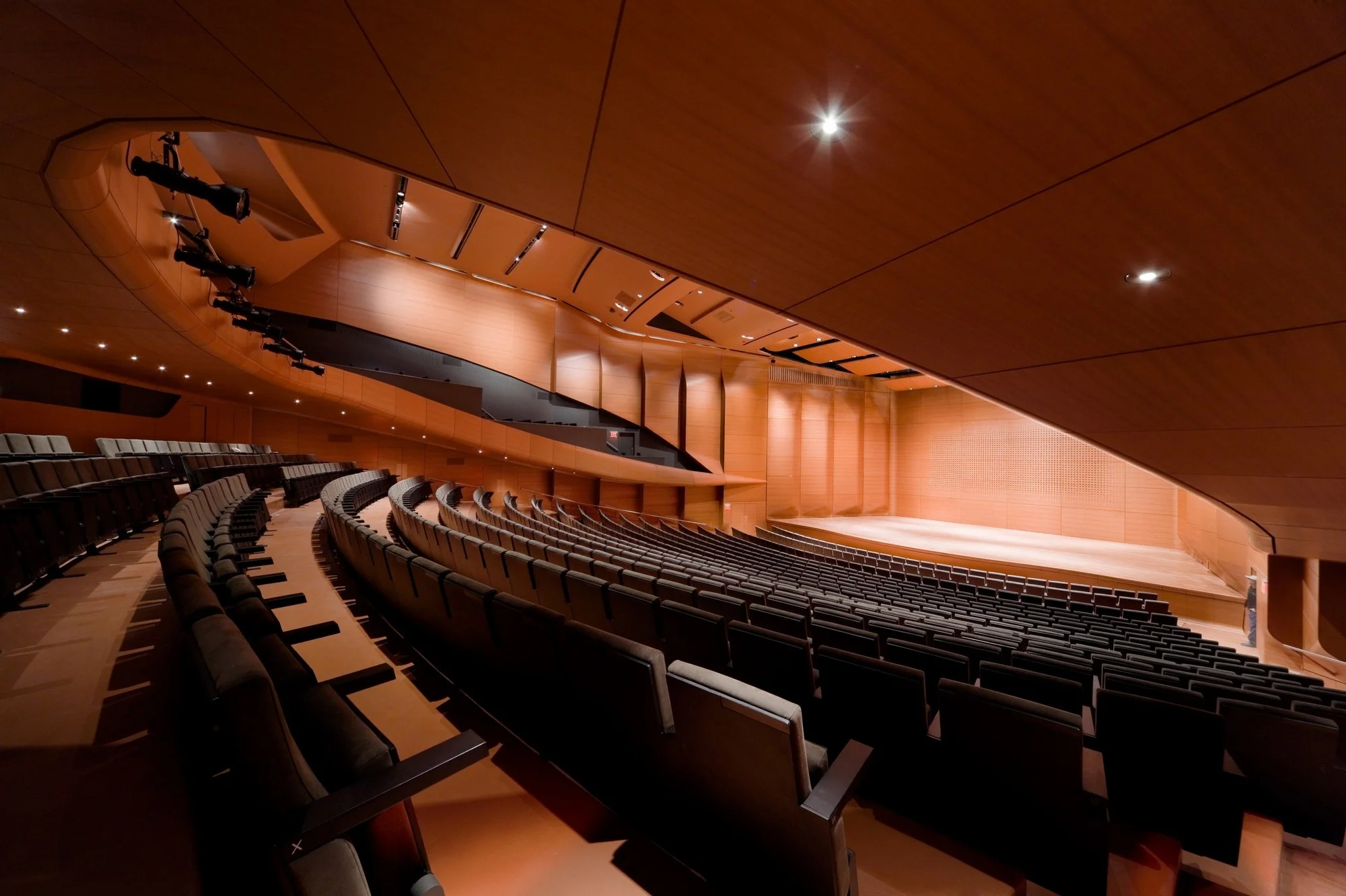 Such a gorgeous hall!