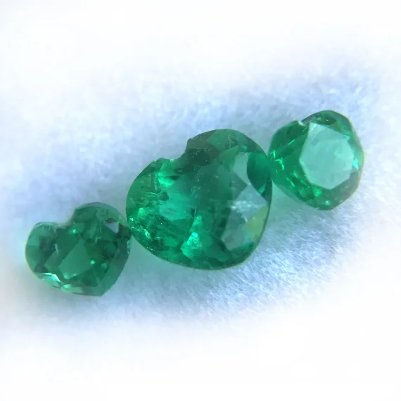 Colombian emeralds heart shape set