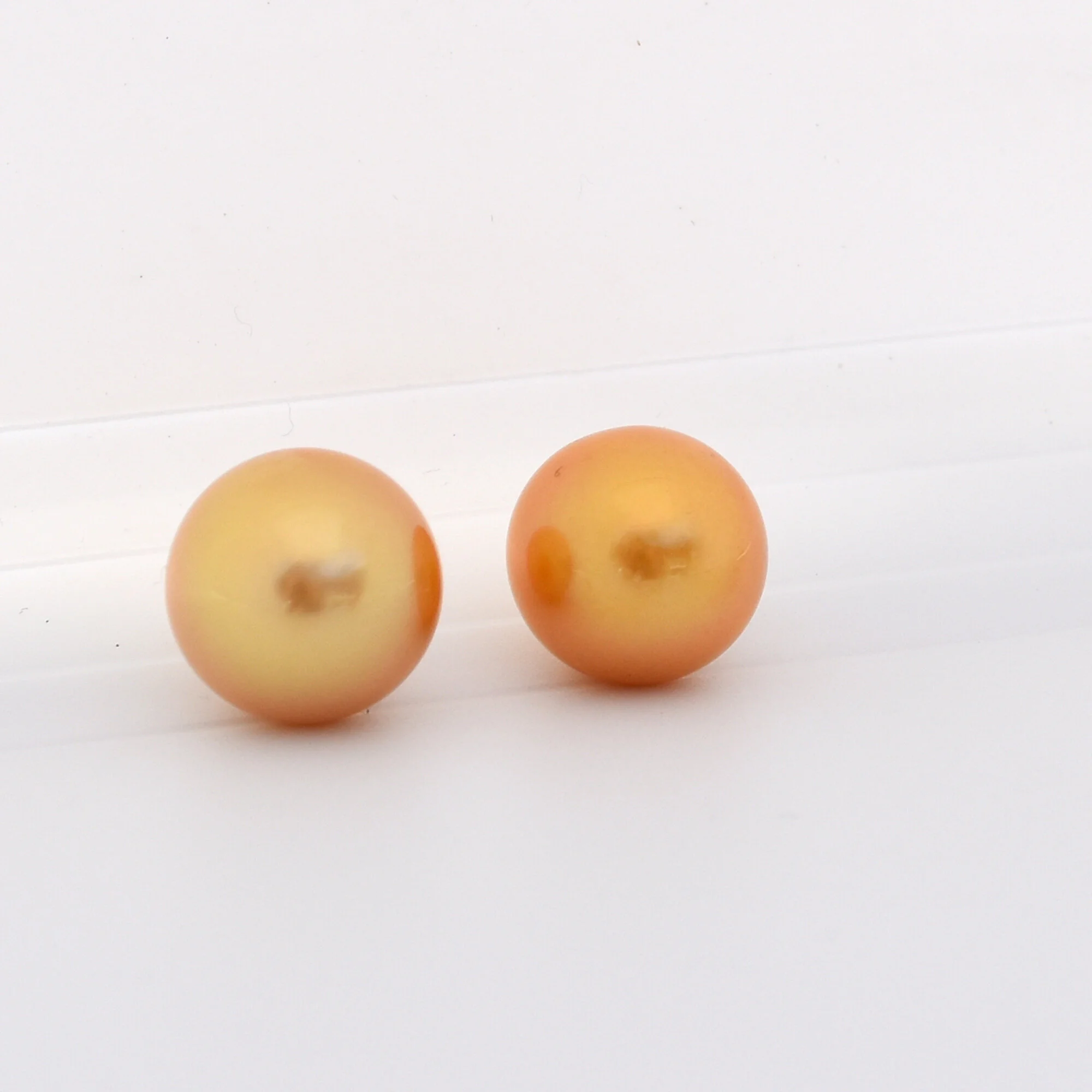 South Sea Golden Pears. Two different tonalities.