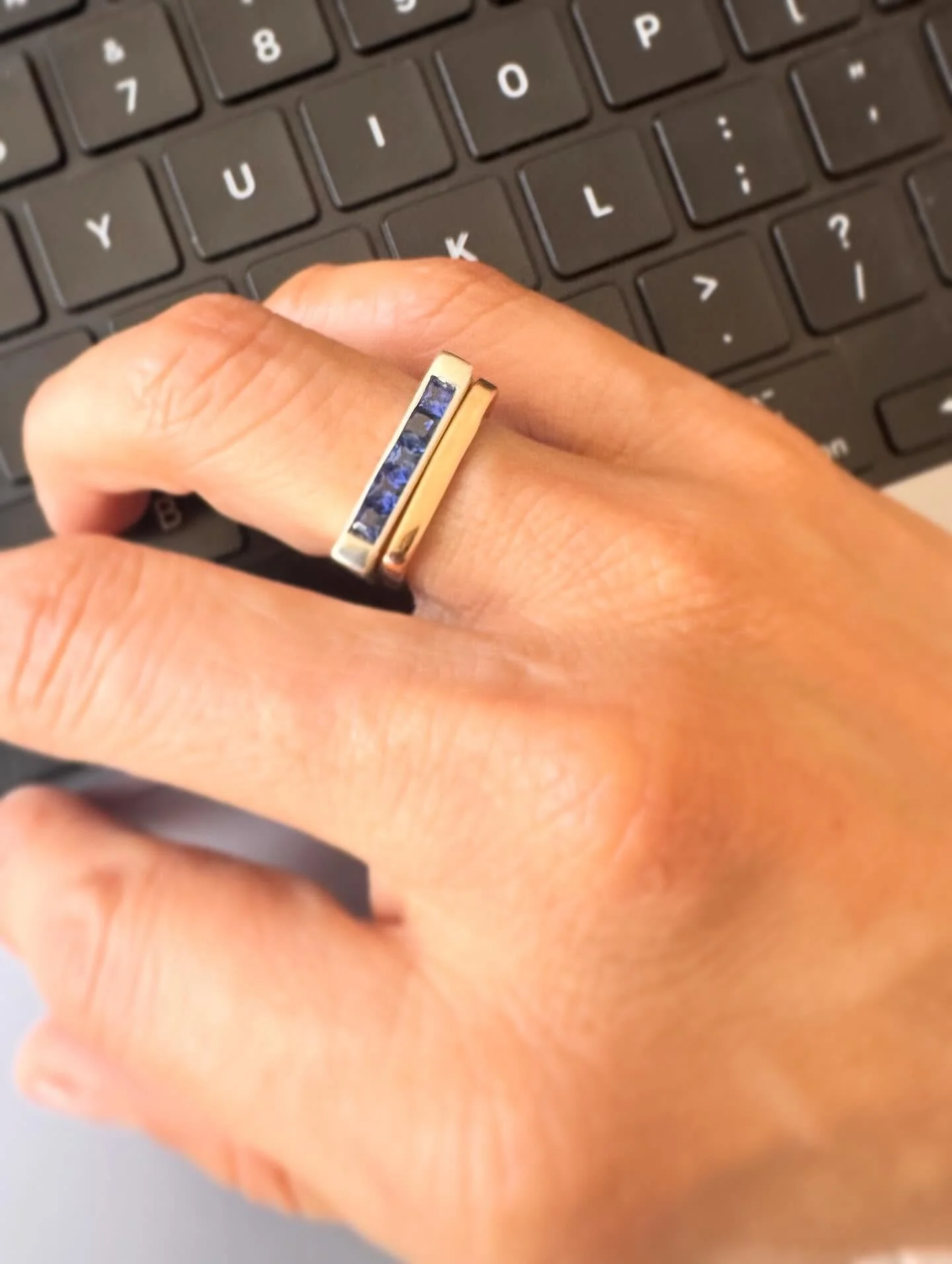 Bold square band featuring Royal blue sapphire princess cut channel set and 18k rose gold hammered square band

Orders: info@larissalandinez.com

#squarering #channelset #sapphireroyalblue