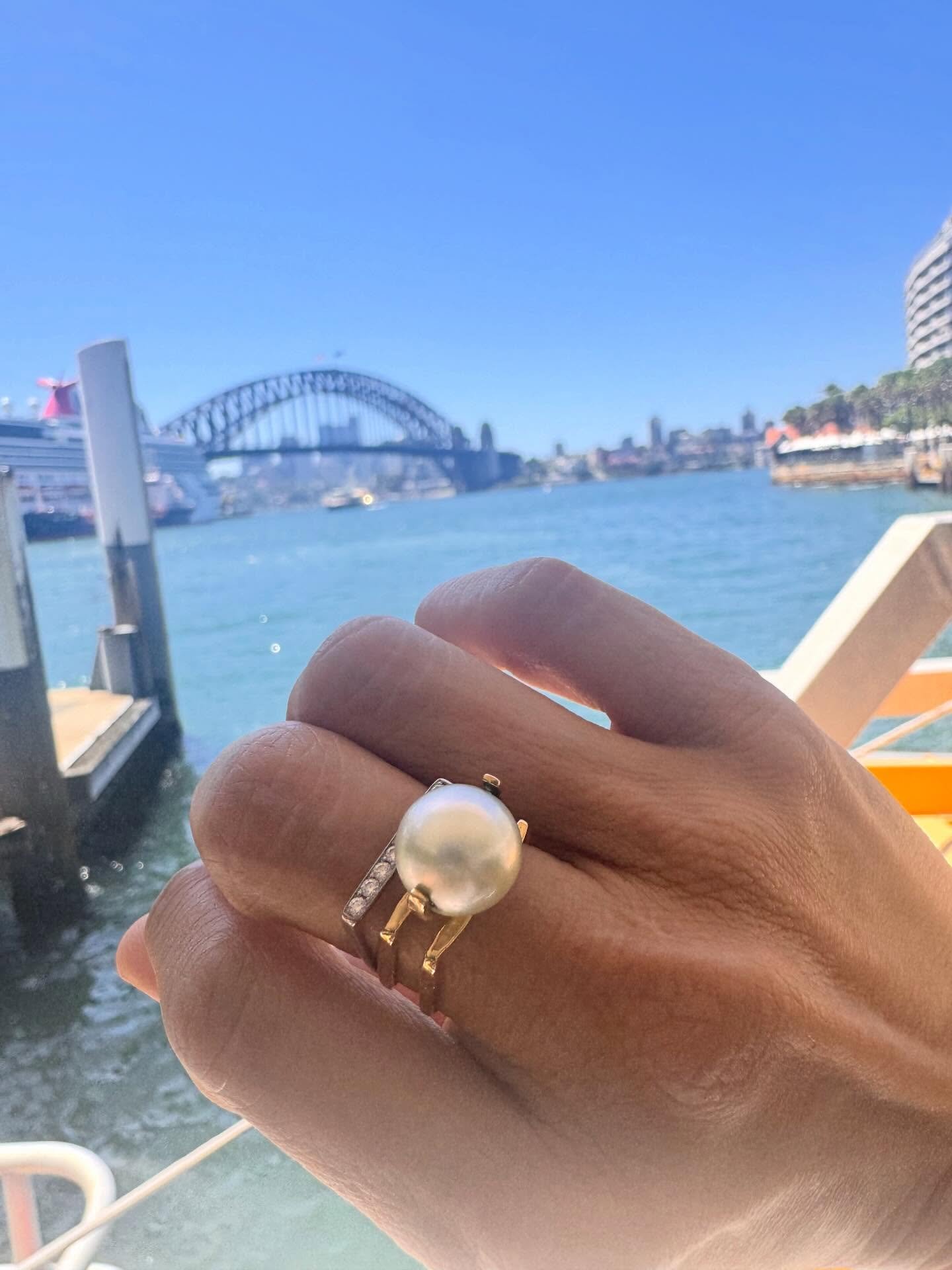 Bountiful Australia 🇦🇺🦘🐨🌏 with precious gems like this gorgeous South Sea Pearl😍😍😍😍 

Pearl is June&rsquo;s birthstone (my birthstone) 

Pearls are always appropriate and never out of date❣️ a Gem cab&rsquo;t never be out pf trend 🤩🤩🤩

Mi