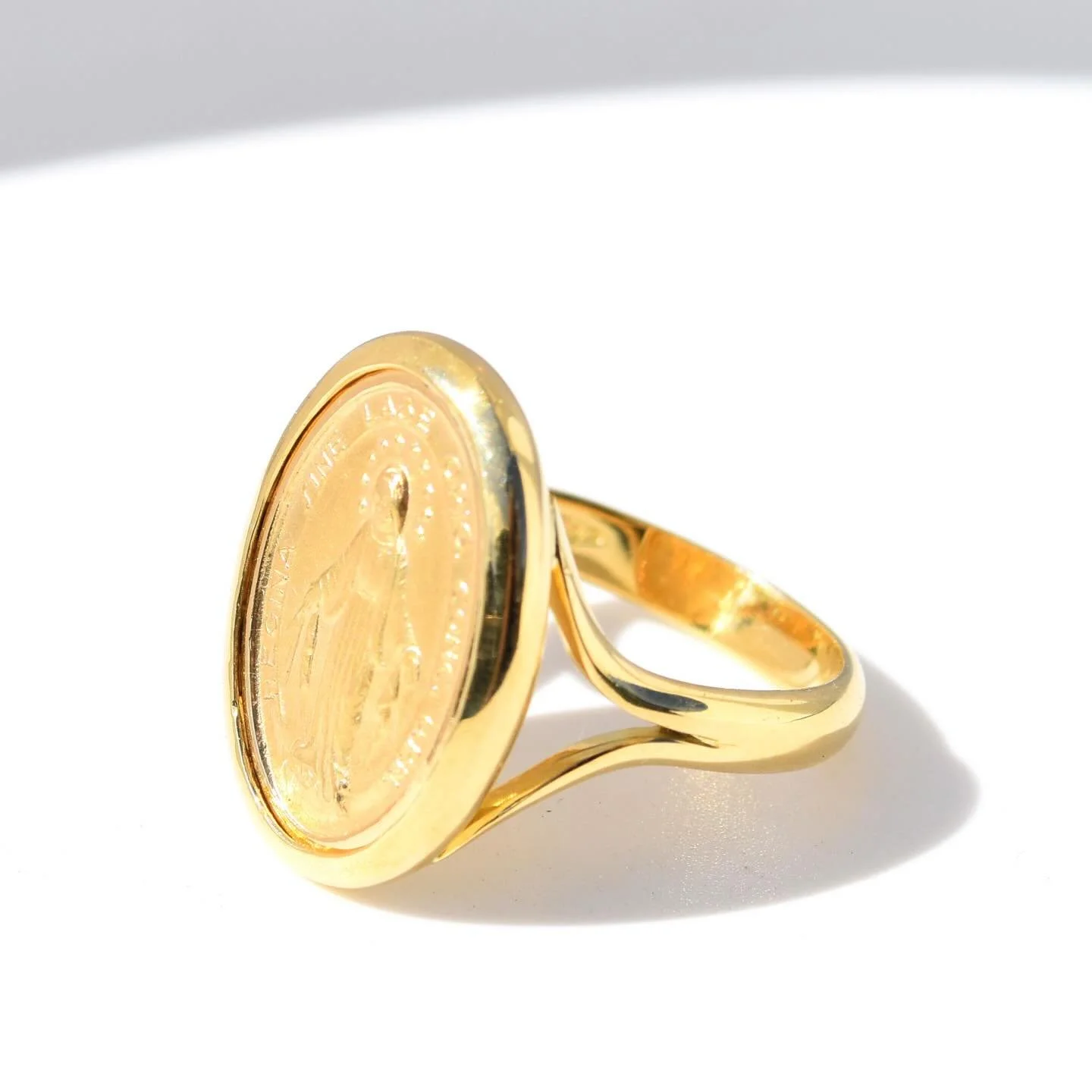 The Blessed Virgin Mary miracolous medal 🩷 NOT an amulet but a source of graces if you truly believe😍 

Custom made ring using old gold ❣️✨
✨Redesign your jewellery ✨ Let me melt forge and transform your old jewellery pieces into a forever treasure