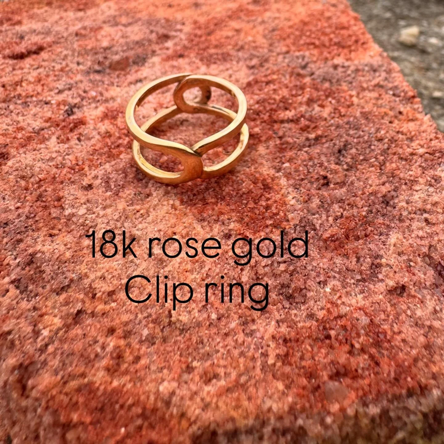 Price of gold keeps going up but we keep going❣️

18k rose gold clip ring