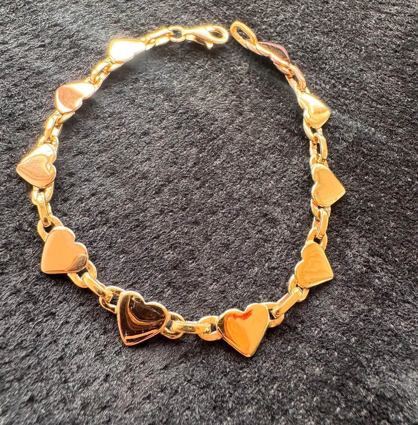 Such a gorgeous jewellery re design 😍😍😍😍 meticulously handcrafted with LOVE

Melt and forge 2 x old bracelets to repurpose redesign and make a totally new piece 😍😍😍😍 I am in love with this bracelet ❤️❤️❤️❤️❤️