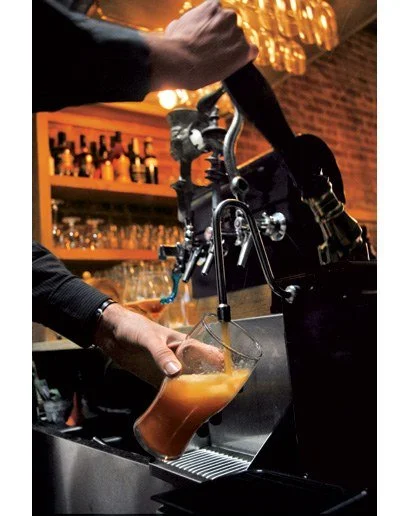 food-and-travel-2010-10-beer-bars-beer-bars-beertable.jpg