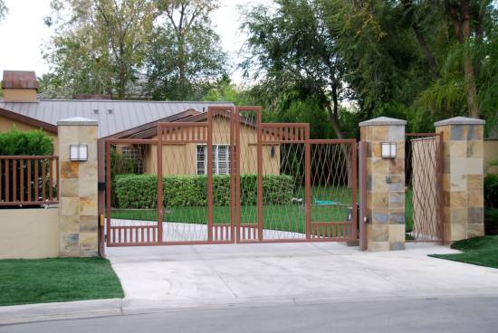 Entry gates Las Vegas, guest house