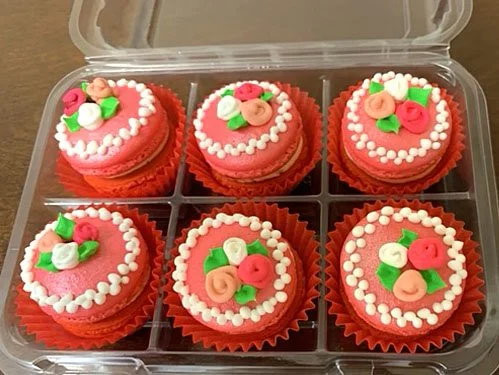 valen 6 macarons 1d.jpeg