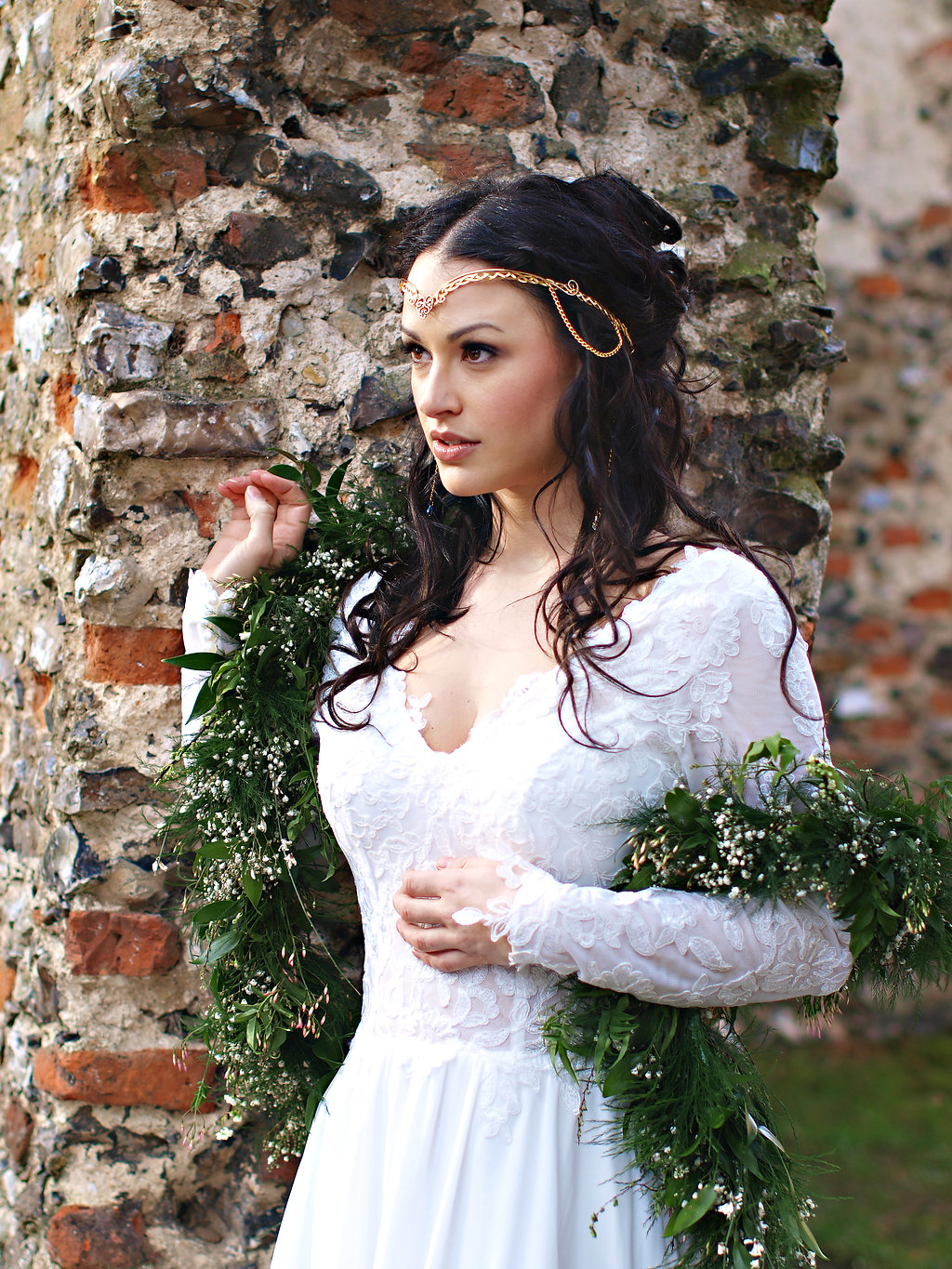 Circlet anyone? A beautiful alternative to a tiara, and who said you can't wear your bouquet?