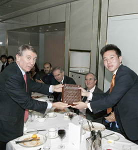 Australian Department of Foreign Affairs and Trade Secretary, Mr Dennis Richardson, present a plaque to the author of the winning Emerging Scholars article Geoffrey See (Photo: Darren Boyd, ANU College of Asia and the Pacific)