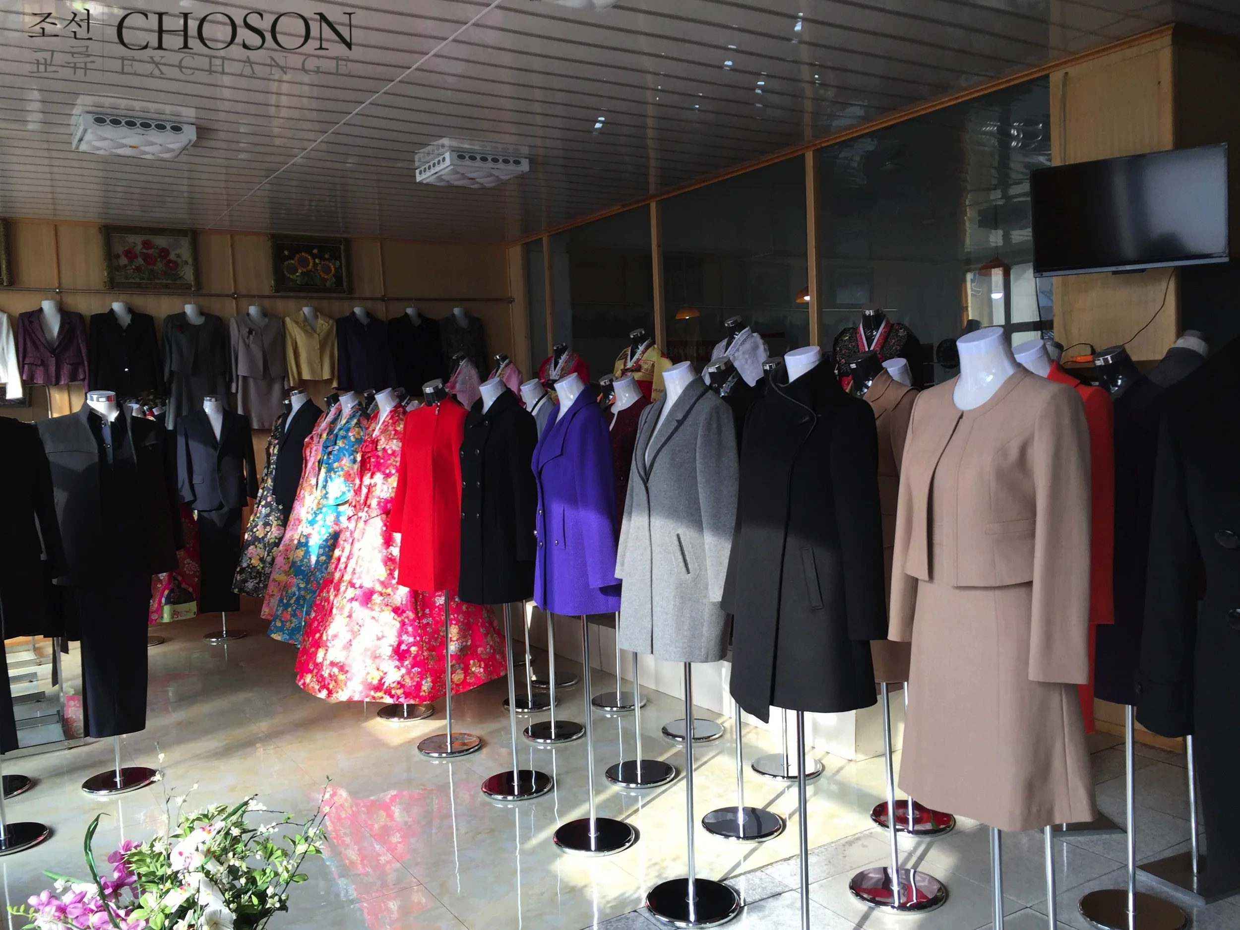 The DPRK is a part of the global post-80s trend wherein mannequins without heads were deemed less creepy than mannequins with heads.
