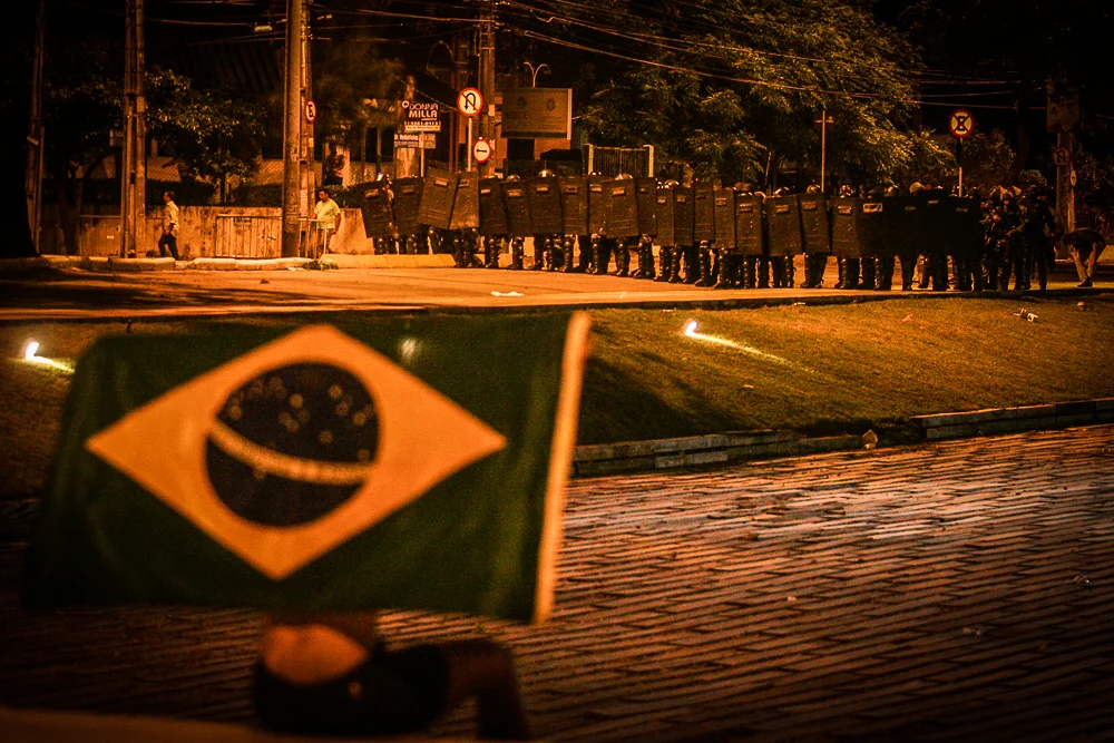 Manifestante X Policia