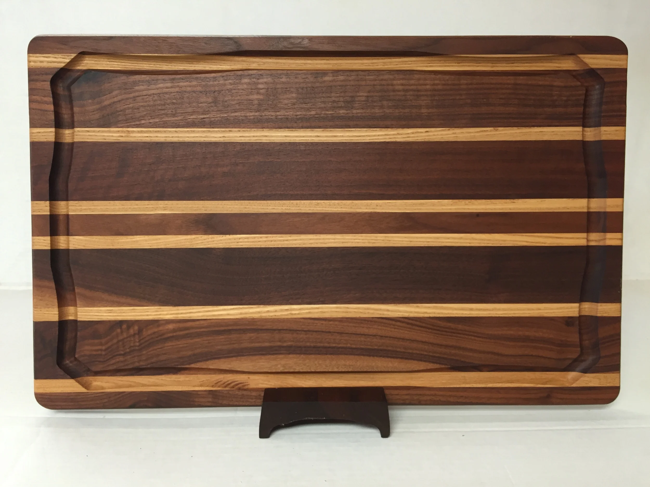 Chef's large board in walnut &amp; ash.