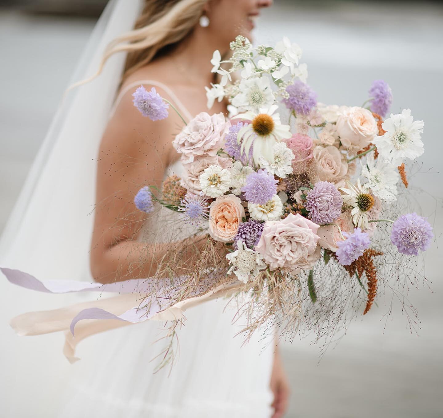 Perfectly documented floral details for T+C. I&rsquo;m a huge fan of mixing bouquets and floral ingredients for your wedding party. Who&rsquo;s with me?&nbsp;

Photography: @erinwallisphotography 
Floral Design: @apothecaryfloral 
Day of Coordinator: