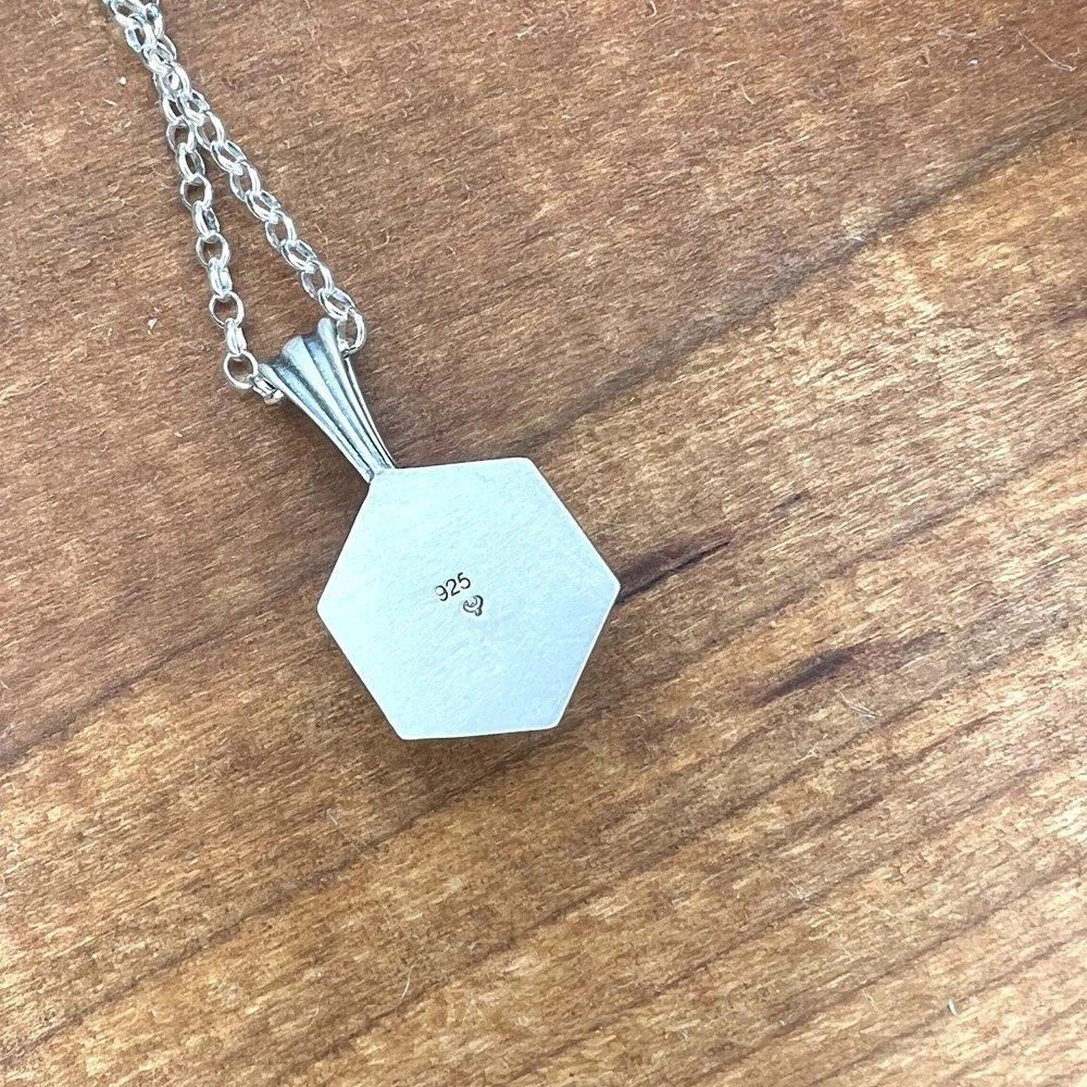 05-sterling-silver-d20-die-gamer-pendant-back.jpg