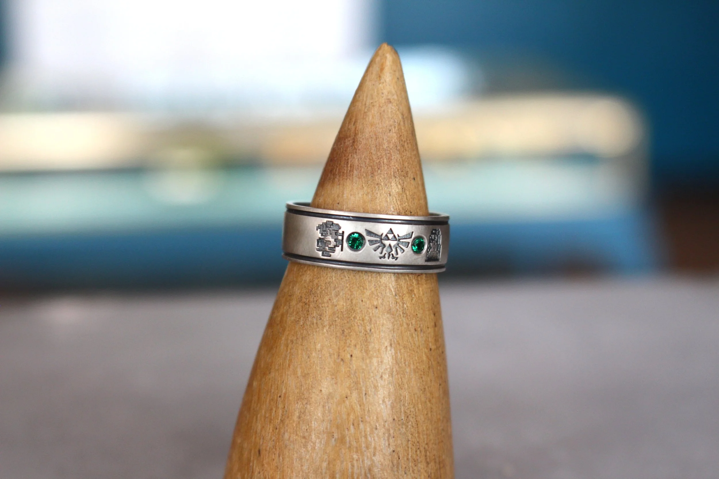 Legend of Zelda 8 Bit Silver ring with Lab emeralds
