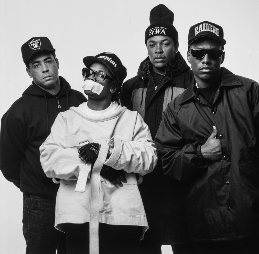 Песня черный рэп. Группа n.w.a. Dr Dre NWA. Группа хип хоп NWA. NWA группа музыкальная.