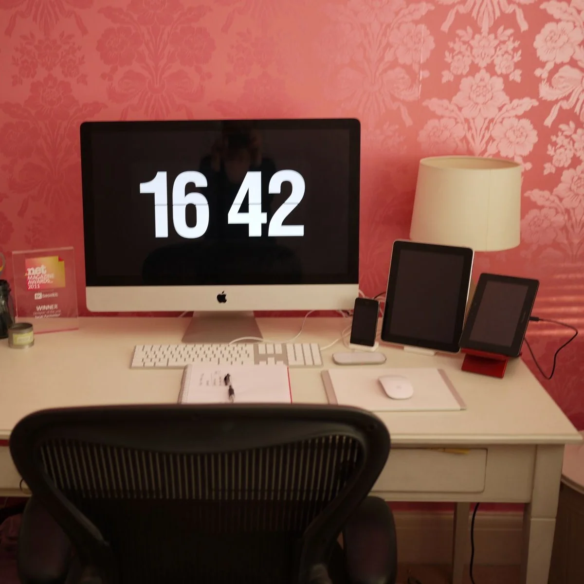 Desk of Veerle Pieters |&nbsp;Graphic Designer