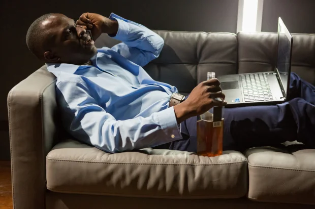 gbenga-akinnagbe-plays-alcoholic-attorney-michael-in-thomas-106638.jpg