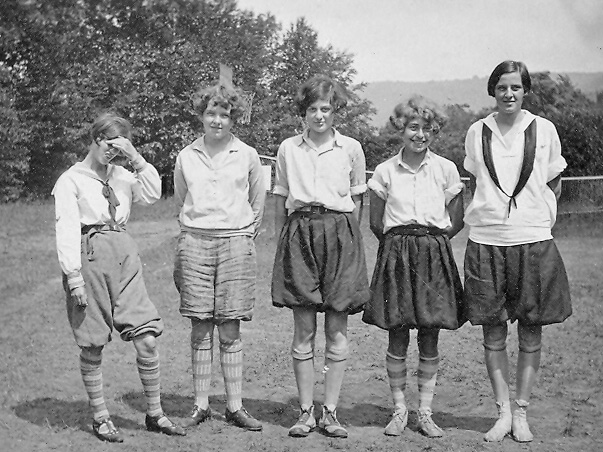 1920 GMC Ky, Eleanor, Grace, Harah & Phyllis.jpg