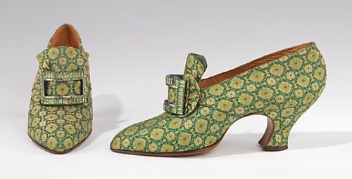 Shoes-Pumps-Evening-Pietro-Yantorny-Italian-1874–1936-1925–30-2009.300.1593a-b-500x255.jpg