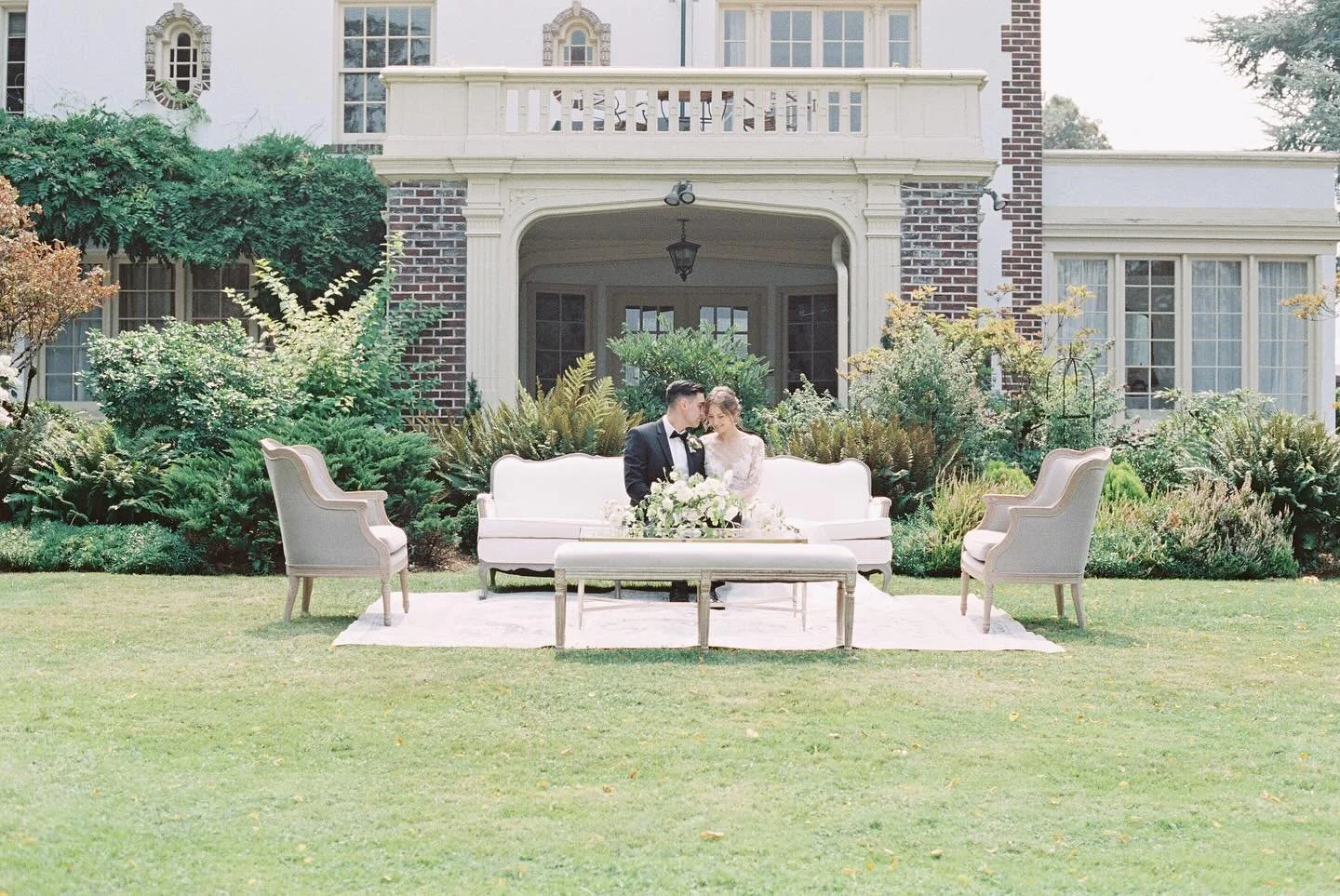 Ethereal springtime beauty at Lairmont Manor |  Design and Photography by @kerryjeannephoto &amp; @esther_frederick_
