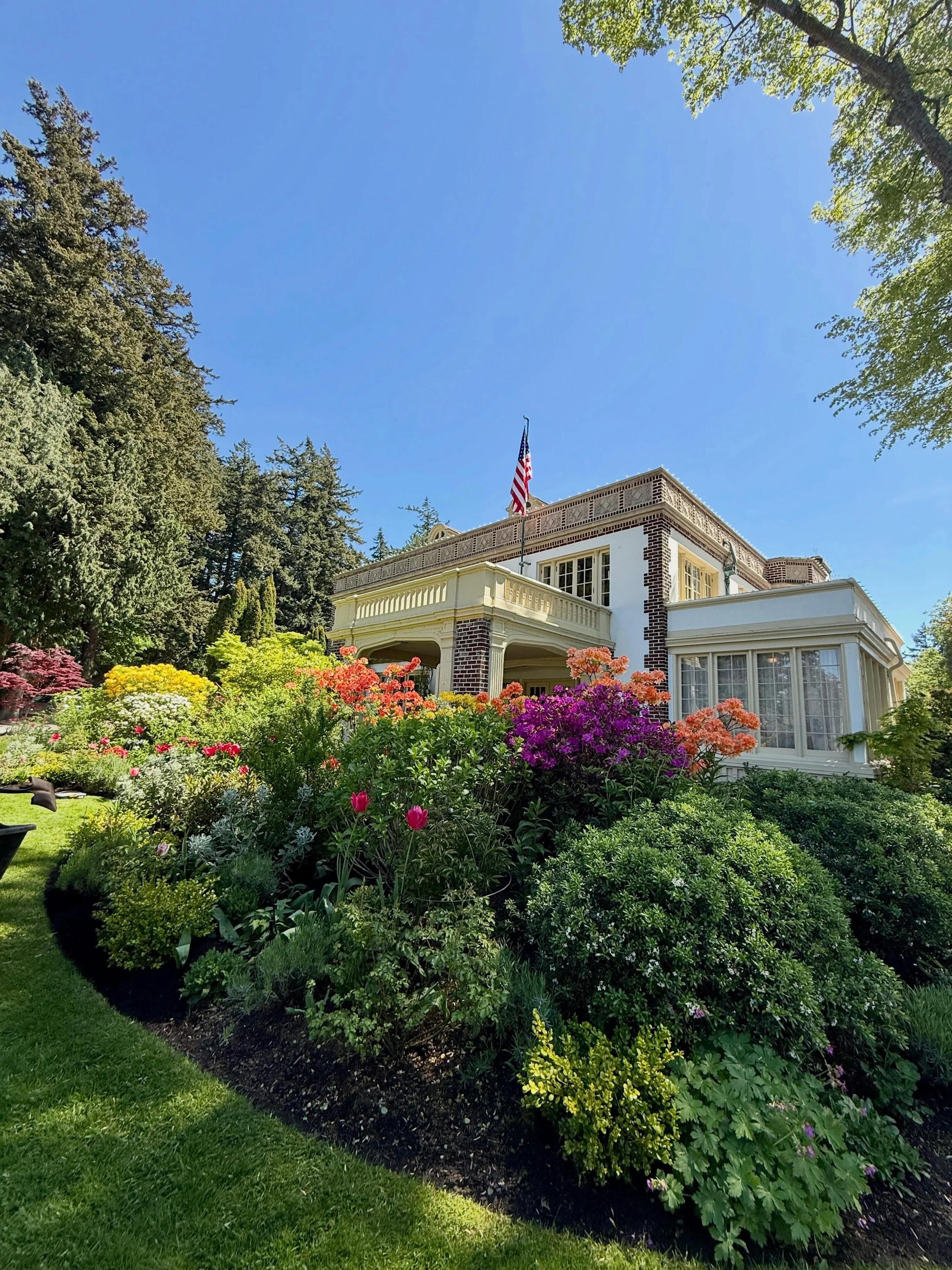 &ldquo;Above all, I must have flowers, always and always.&rdquo; - Claude Monet

Lairmont Manor is full steam ahead in garden and maintenance preparations. Thanks to hard work from our entire team, and friends at @vws_homeandgarden and @kentsgardenan