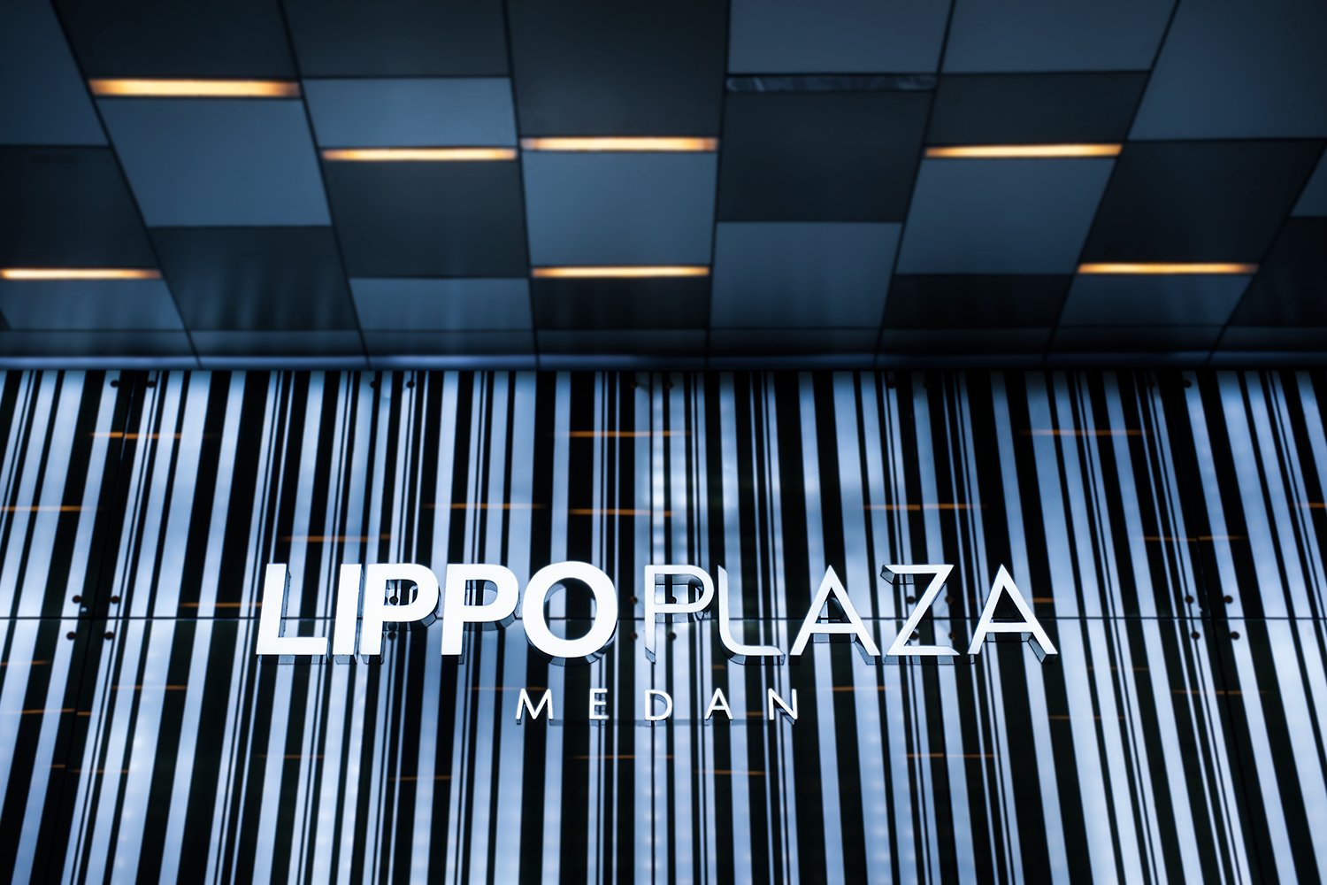 The brand name applied over the main entrance to the mall.