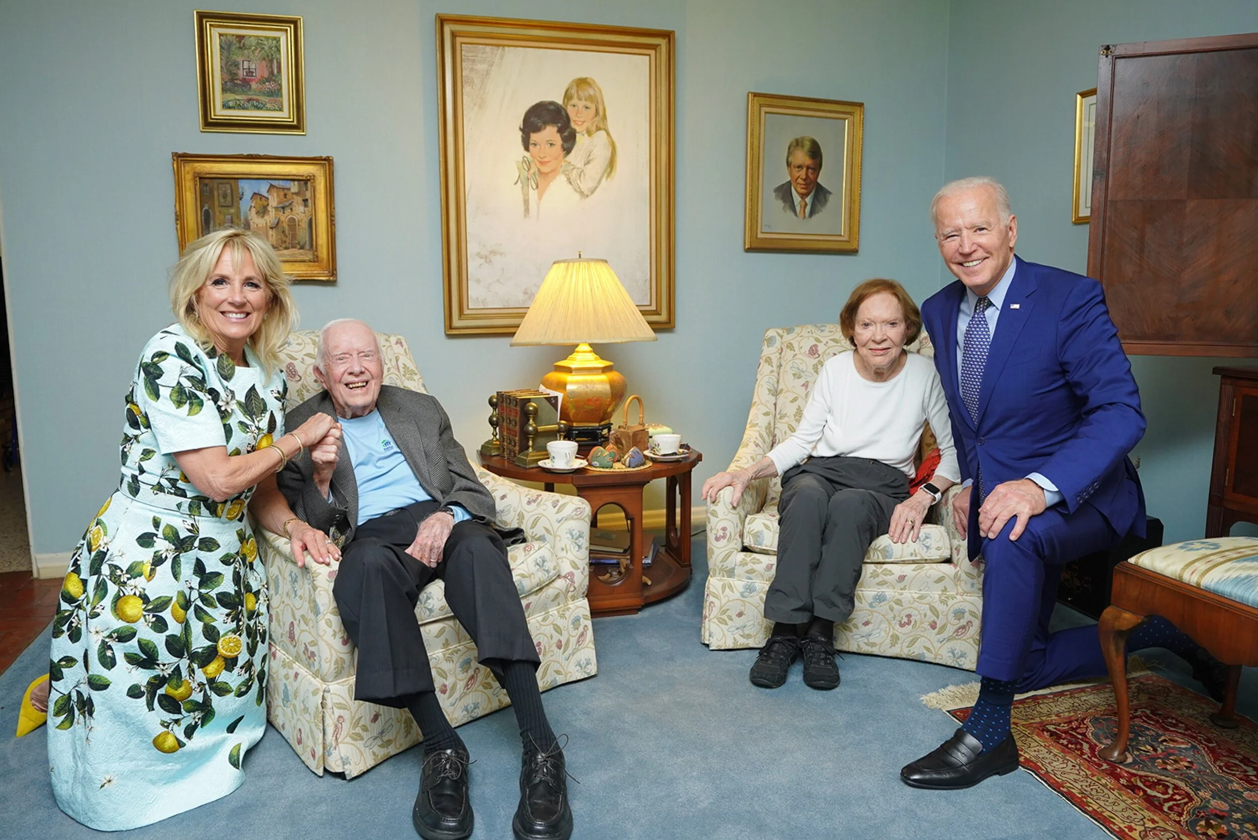 Why do the Bidens look so huge in this picture?