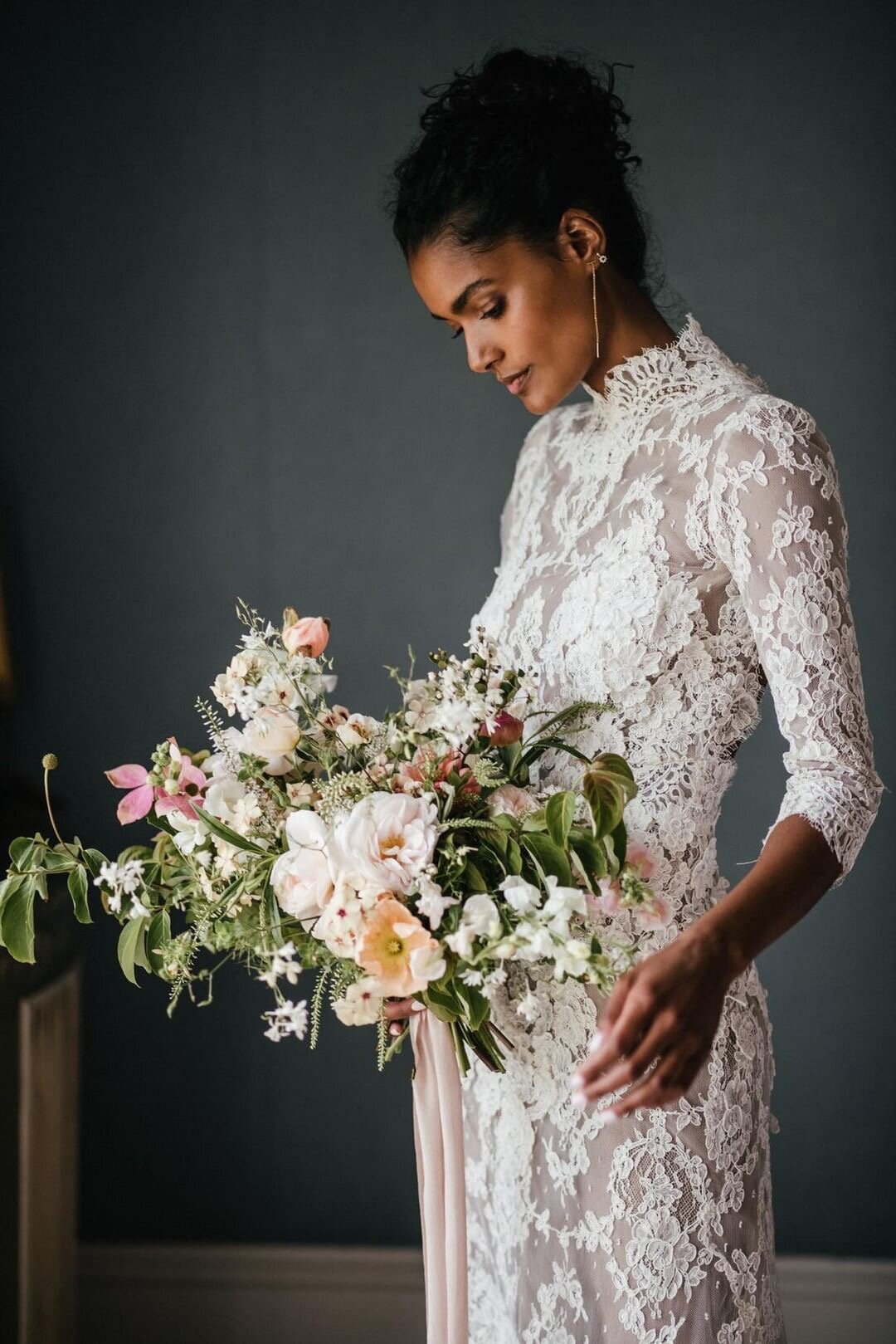 Nadia Araujo with her bridal bouquet
