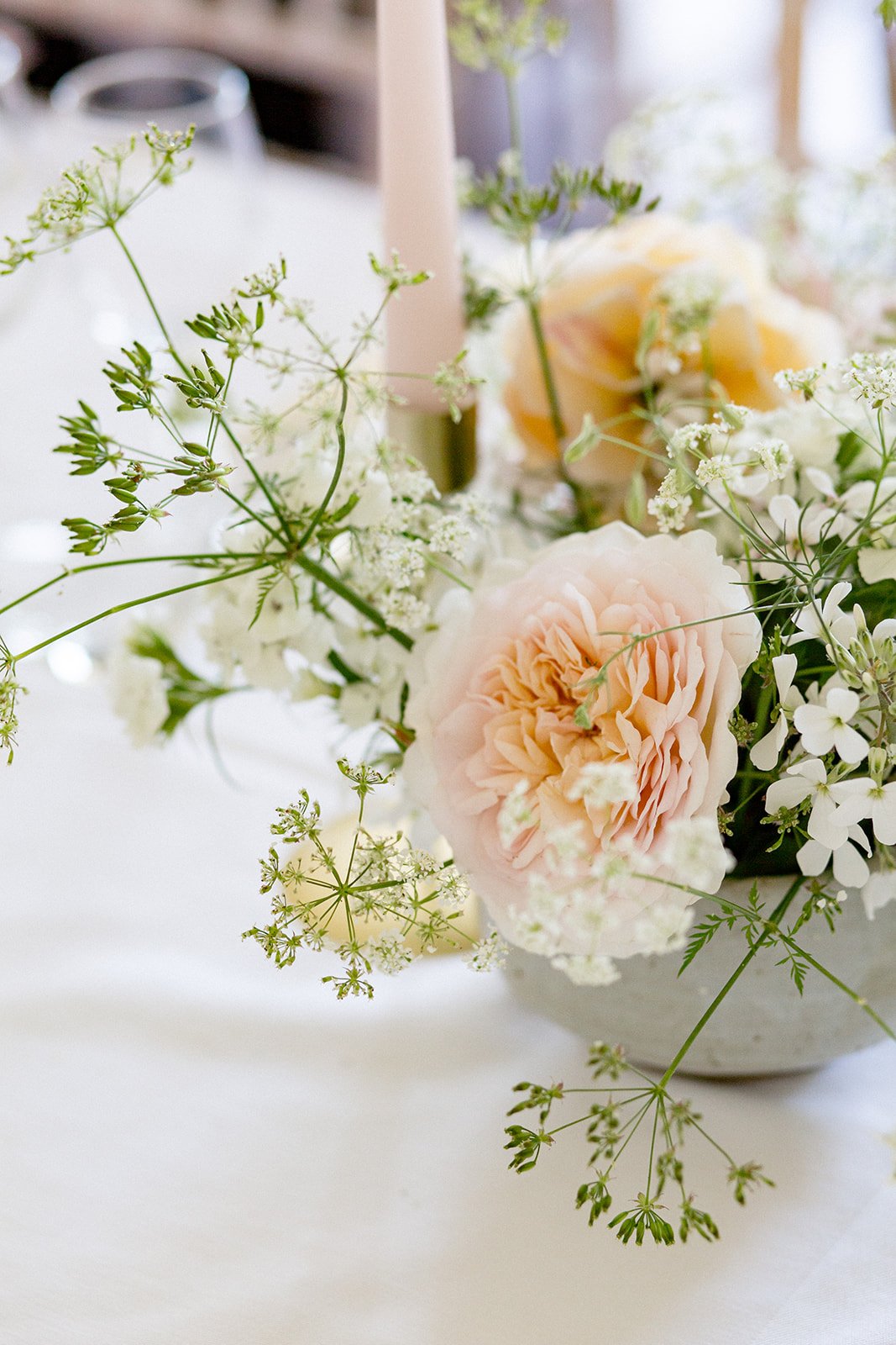 Roses table arrangements for wedding