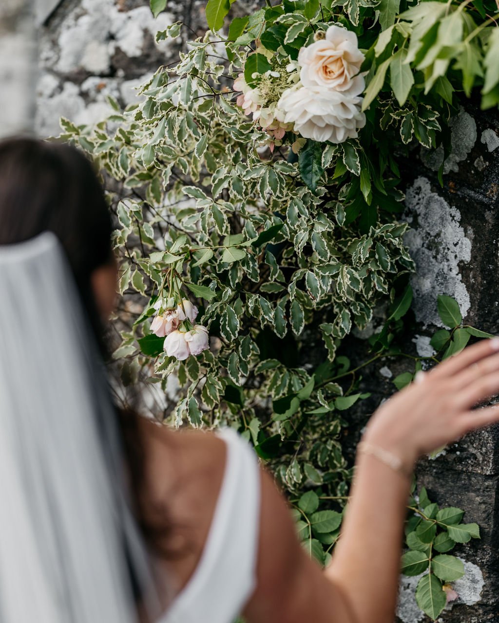 September wedding arch at Boconnoc House