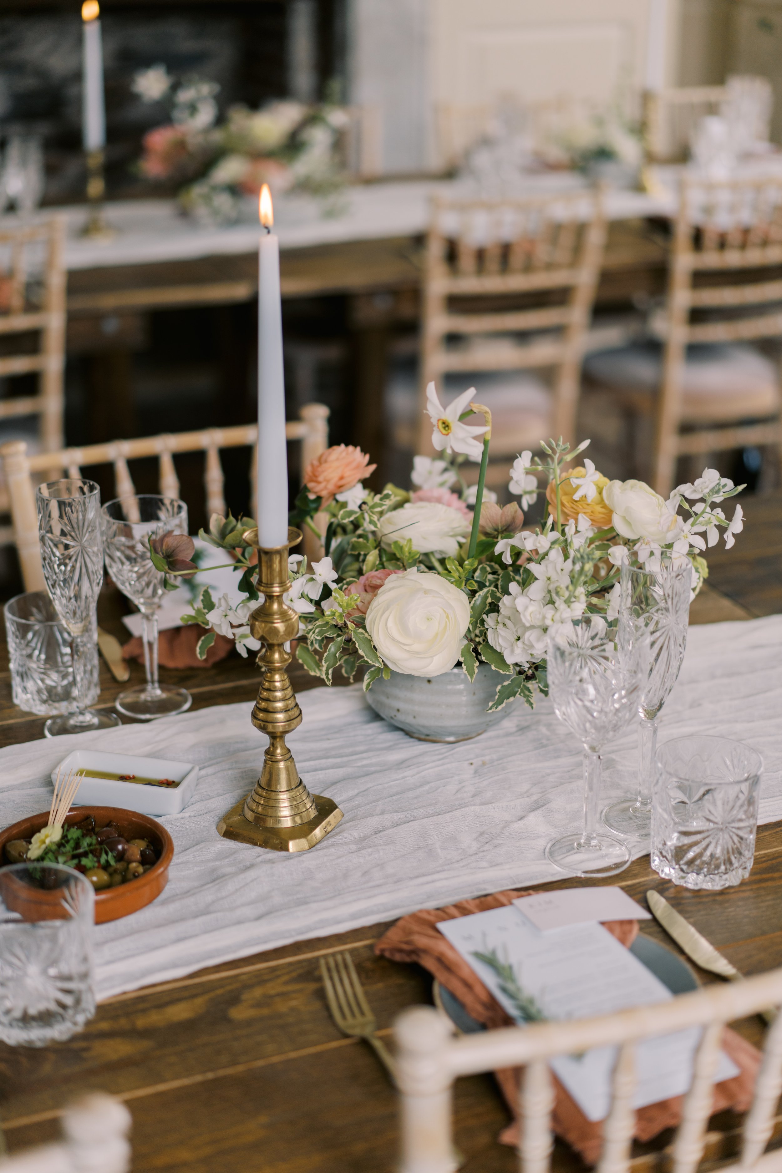 Spring table styling with seasonal flowers