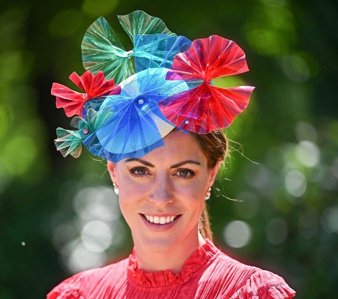 F I V E  W E E K S  T O  G O 🐎 
Royal Ascot approaching fast&hellip; is your outfit sorted? If so hop online via the link in our bio and choose a hat 👒 🎩 or DM for recommendations!
The gorgeous @alyvance1 wore our Palm hat last year, the perfect p