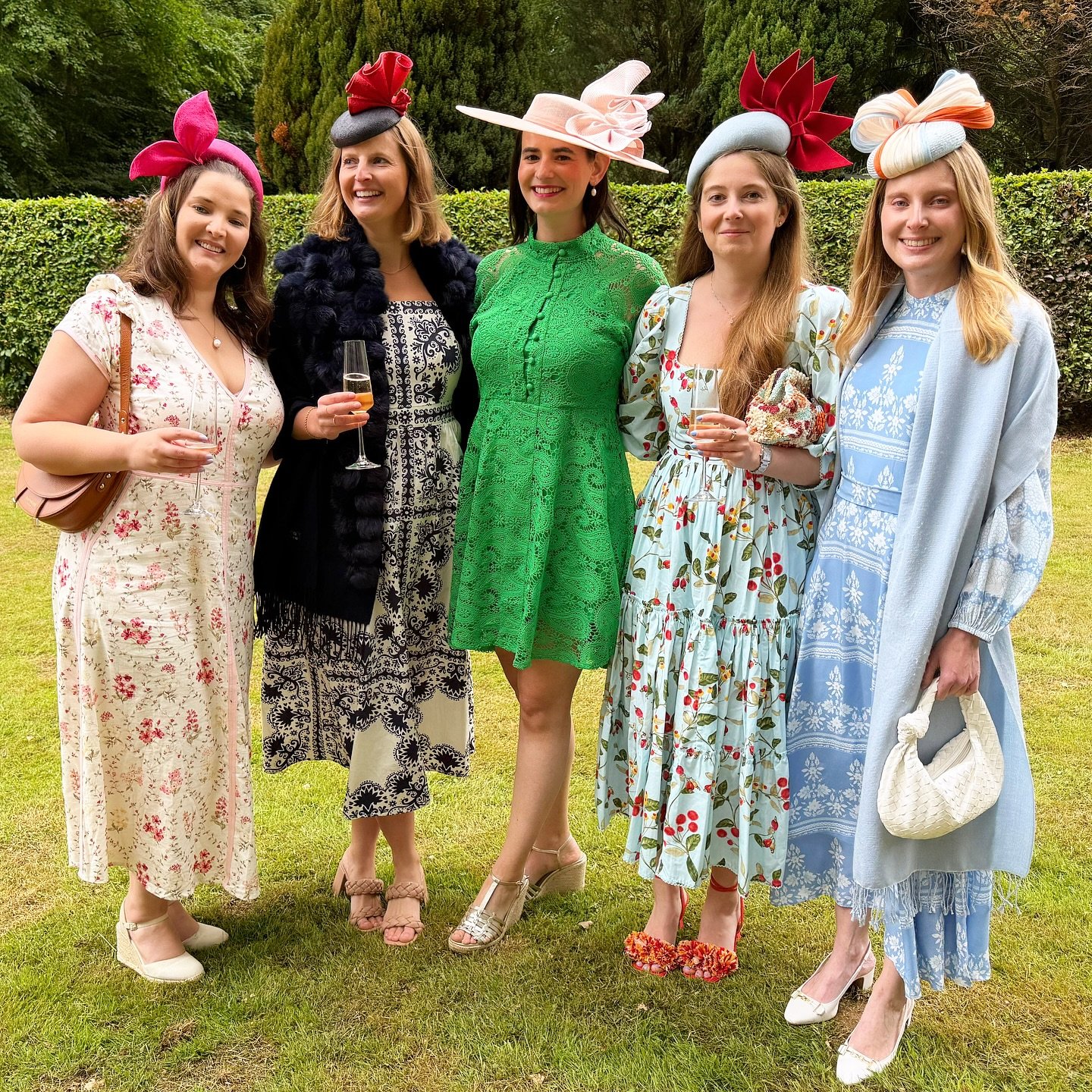 W E D D I N G
Oh we do like a good wedding! Especially one with a strong hat game 😉 
All of these beautiful women wearing Camilla Rose just so beautifully 😍 thank you!
#camillarosemillinery #mycamillarose #hathire #weddingguesthat #hathireonline #w