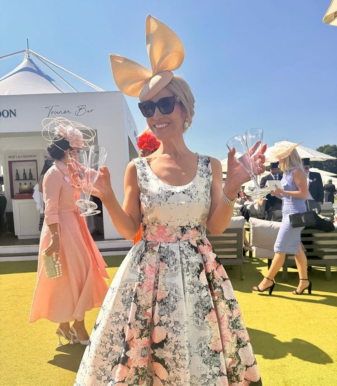 R O Y A L  A S C O T 🐎 👒 🎩 
D a y 2
Adore this photo, beautiful @hrange29 wearing our RETIRE with her girl gang who are all also looking gorgeous in CRM, wearing Cycad, Chhavvi and Chaines - love 💗!
#camillarosemillinery #mycamillarose #camillaro