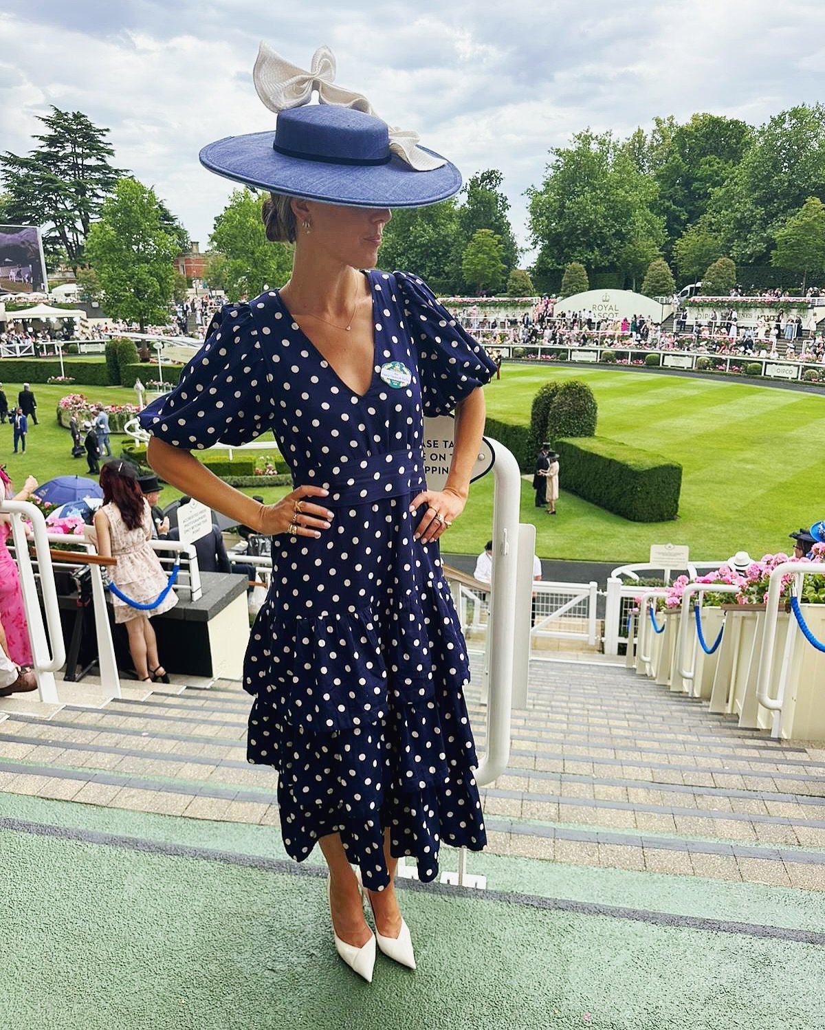 R O Y A L  A S C O T 🐎 👒 🎩 
D a y 5
Mega look to end an epic Royal Ascot week 💙 @ginniech00 stunning in our INCHYRA boater. Exactly how I envisaged this boater when I made it!
This navy version was designed with a contrast pale blue on the unders