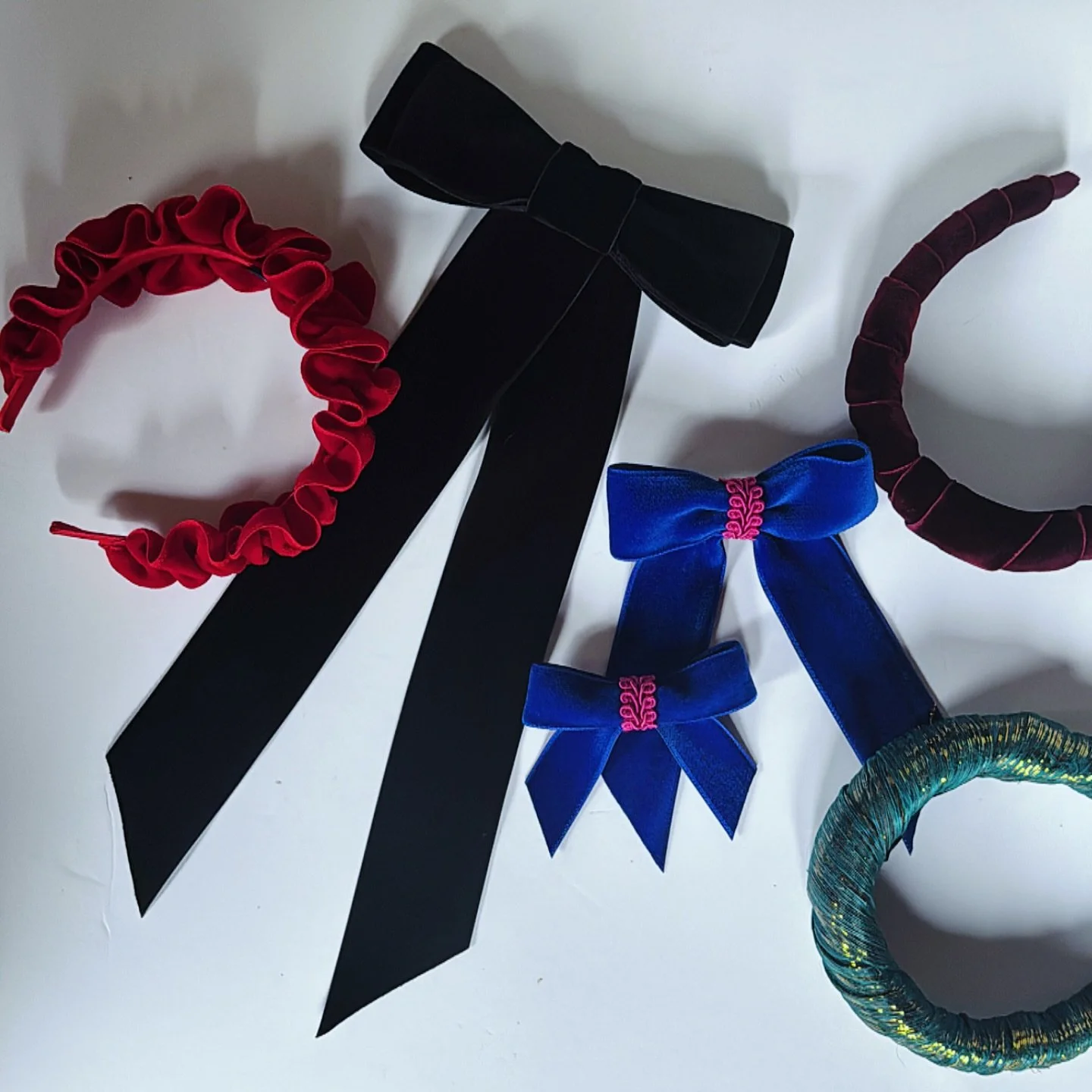 Studio Scenes 🧵 
Lots of lovely festive handmade accessories heading out last week 🎄 🎀
Please place your orders within the next couple of days to guarantee Christmas delivery! 
#camillarosemillinery #handmade #velvetbows  #christmaspresentforher #