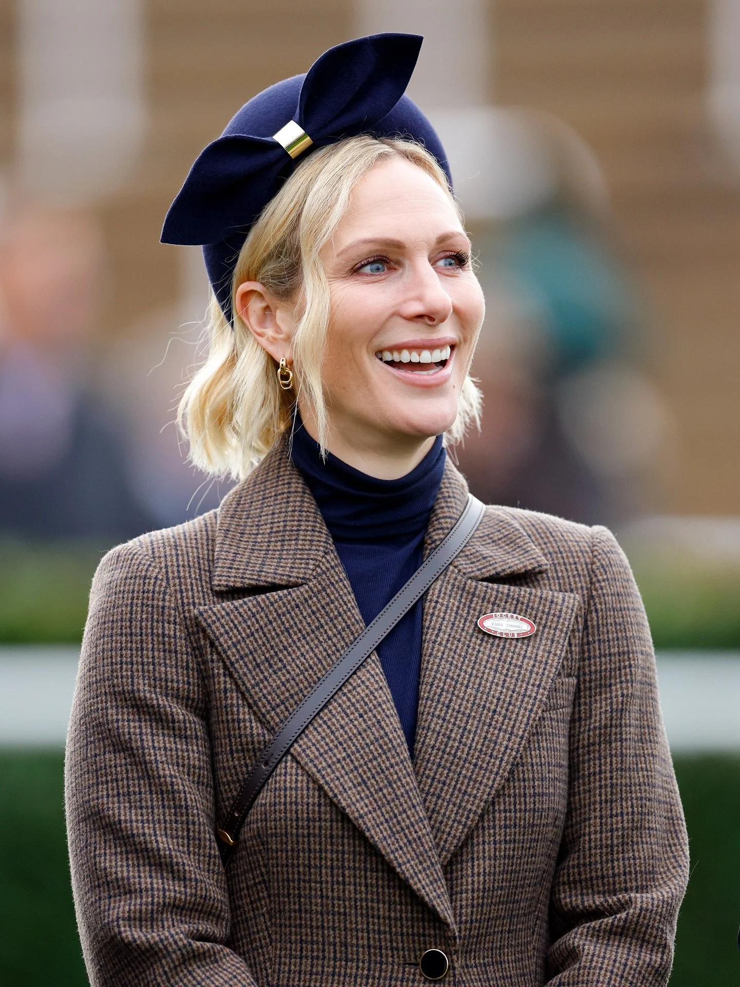 ZARA 💙
Zara Tindall looked absolutely fantastic @cheltenhamraces in our OBLIQUE headband in navy yesterday.
Perfect styling from @anniemiallstyling 
Thank you @laurasutcliffe_ for the kind words for @hellomag 💙
@nickymalonepr 
📸 @indigomax 
#camil