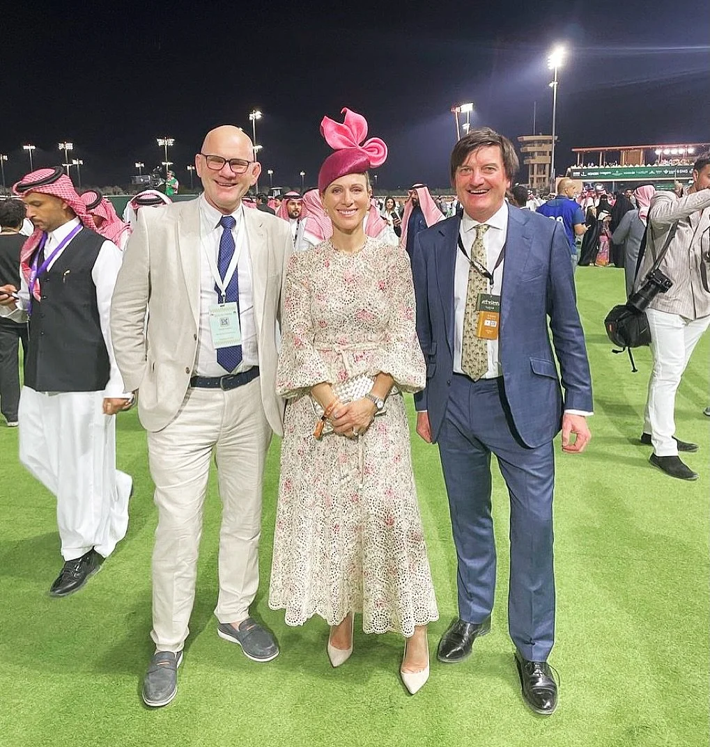 S A U D I 🐎 
Beautiful Zara wearing a customised version of our new Grenadine headpiece for @saudicup.racing yesterday 💗 
 @anniemiallstyling 
@nickymalonepr 
📸 David Catlow &lsquo;X&rsquo;
#saudiracing #camillarosemillinery #racingfashion